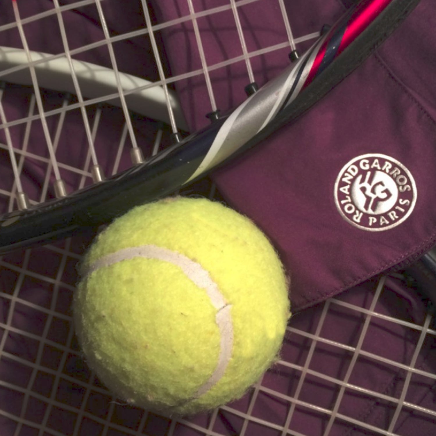 Roland Garros vs Wimbledon : Quelles chaussures pour booster votre allure ?