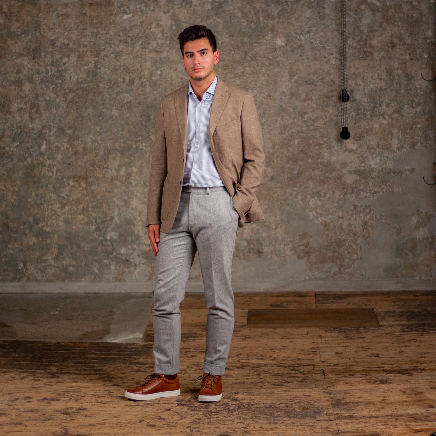 Peut-on porter des baskets avec un costume ?